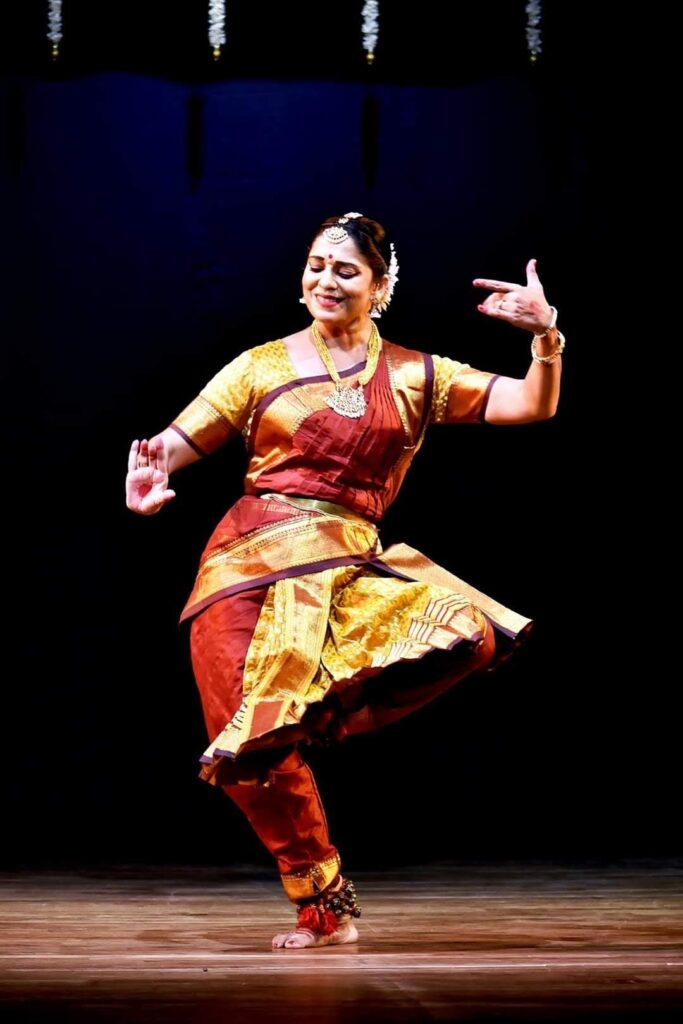 110 Bharatanatyam Group Poses ideas in 2023  bharatanatyam bharatanatyam  poses indian classical dance