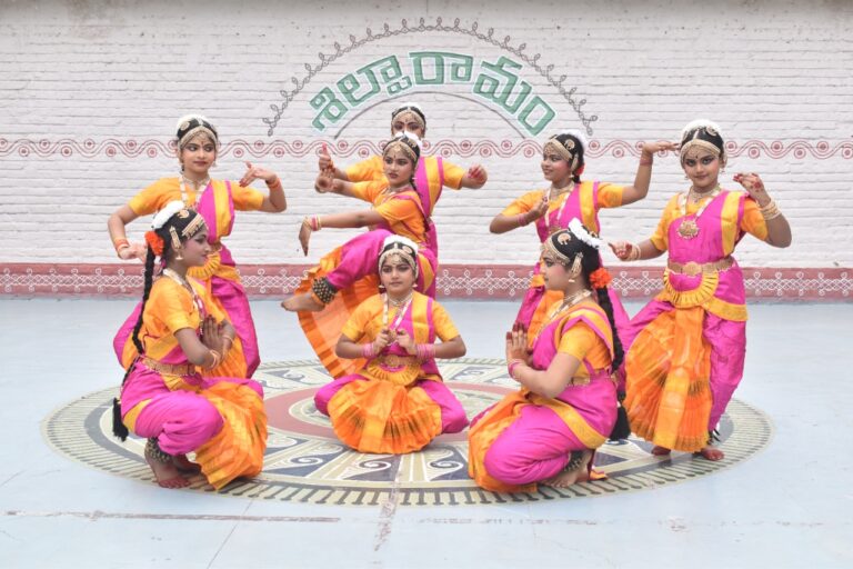 Students of Raga Sudha Dance Academy and Guru Anuradha present a Bharatanatyam performance
